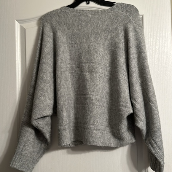 hem & thread round neck sweater - Picture 7 of 8